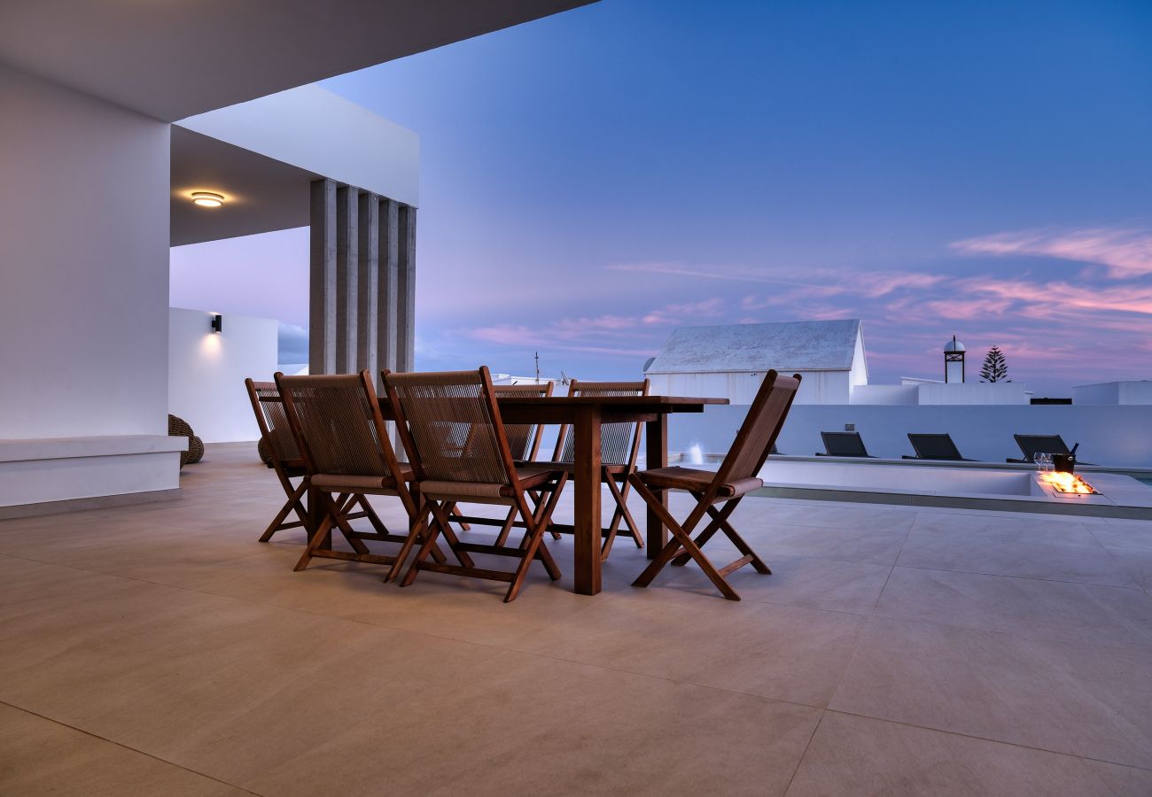 Villa a Puerto Calero - White House - Fire pit and private pool By Lanzarote Vacation Homes