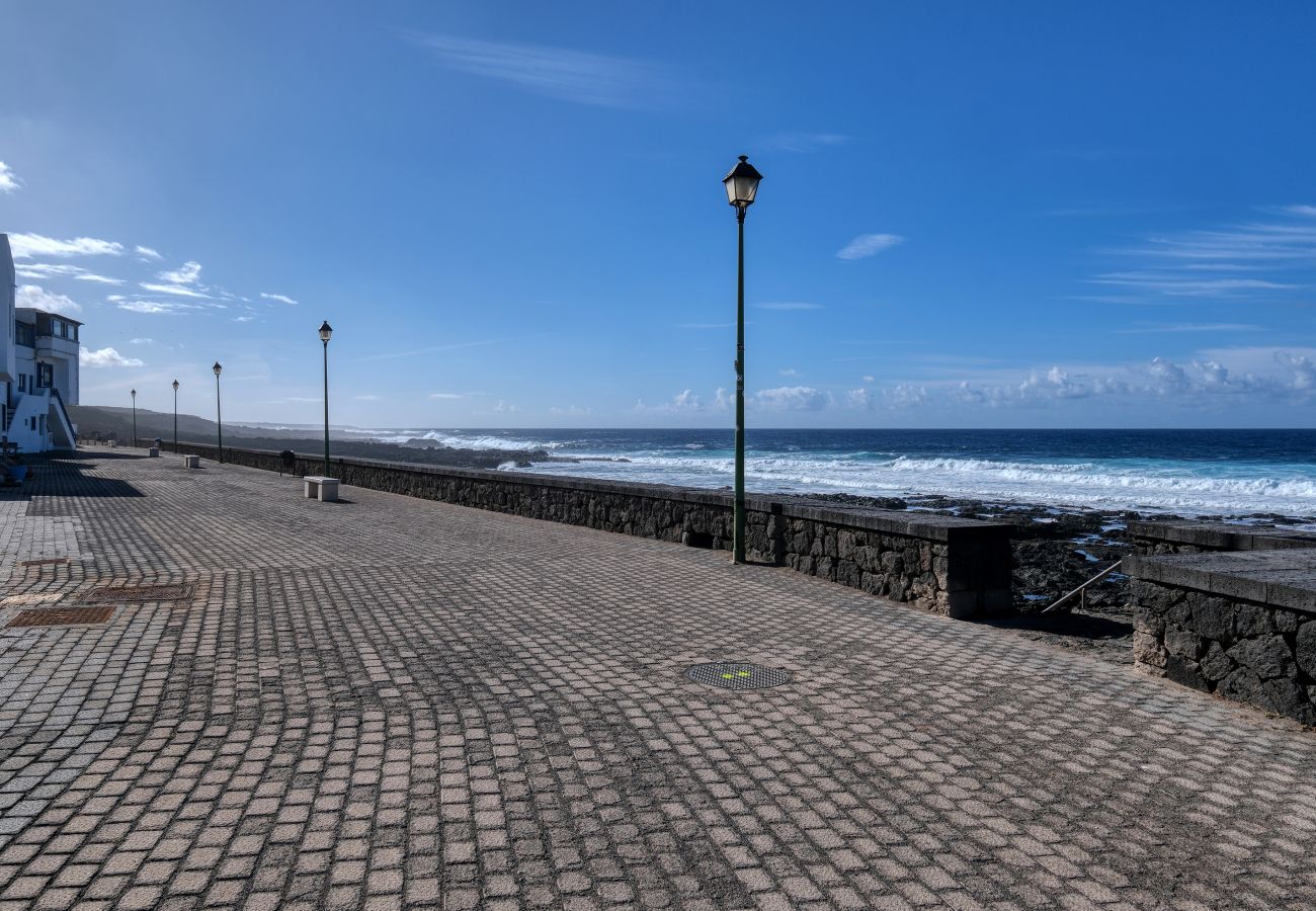 Casa a La Santa - Casita Luisa - Ping pong-300M to the Beach  By LVH