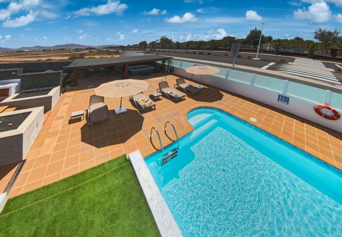 Casa a Playa Blanca - Villa Los Yeyos • Ocean view • Pool • BBQ • Billar