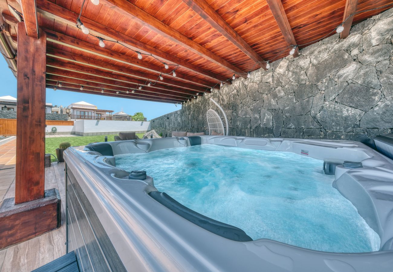 Casa a Playa Blanca - Villa Los Yeyos • Ocean view • Pool • BBQ • Billar