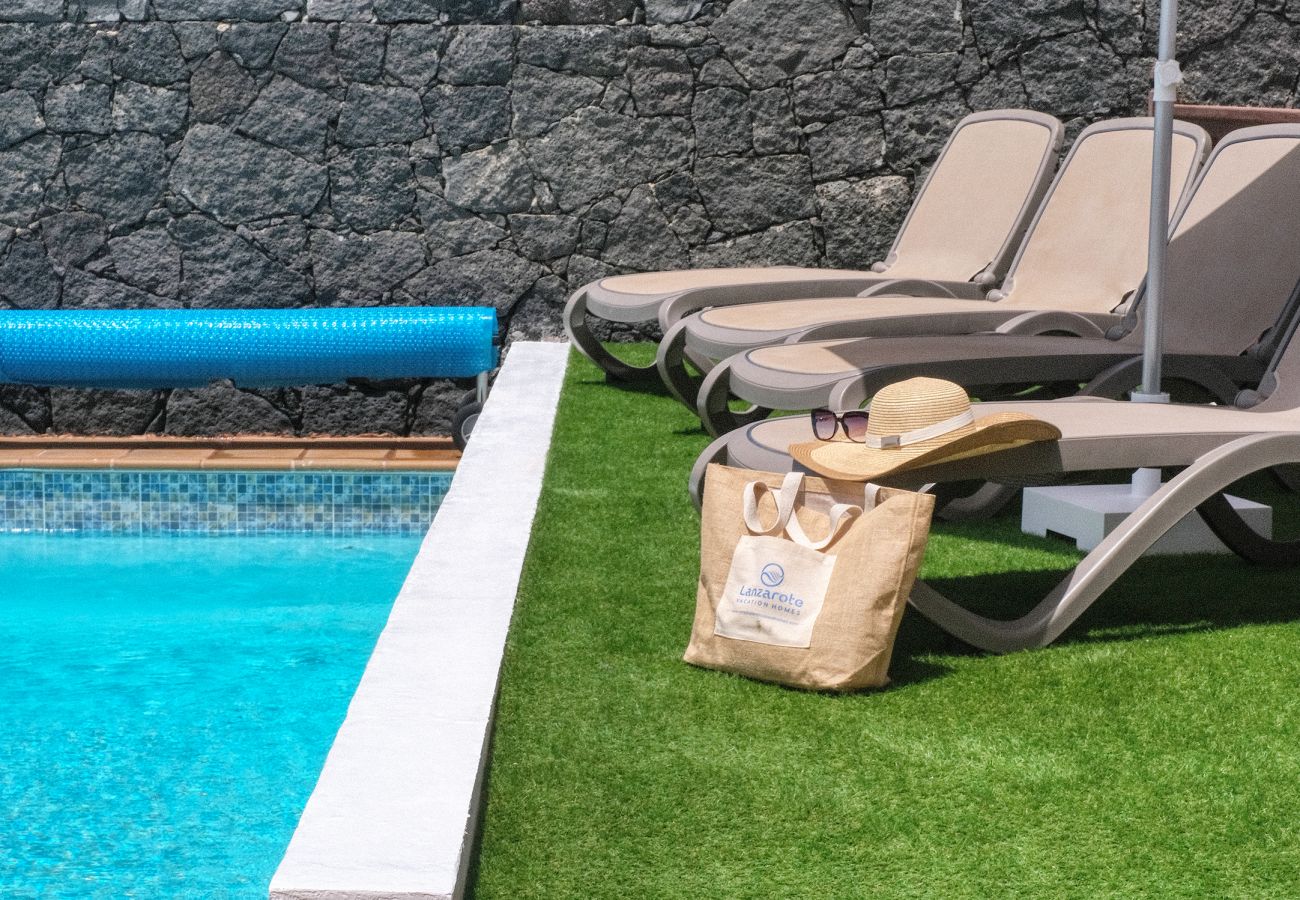 Casa a Playa Blanca - Villa Los Yeyos • Ocean view • Pool • BBQ • Billar