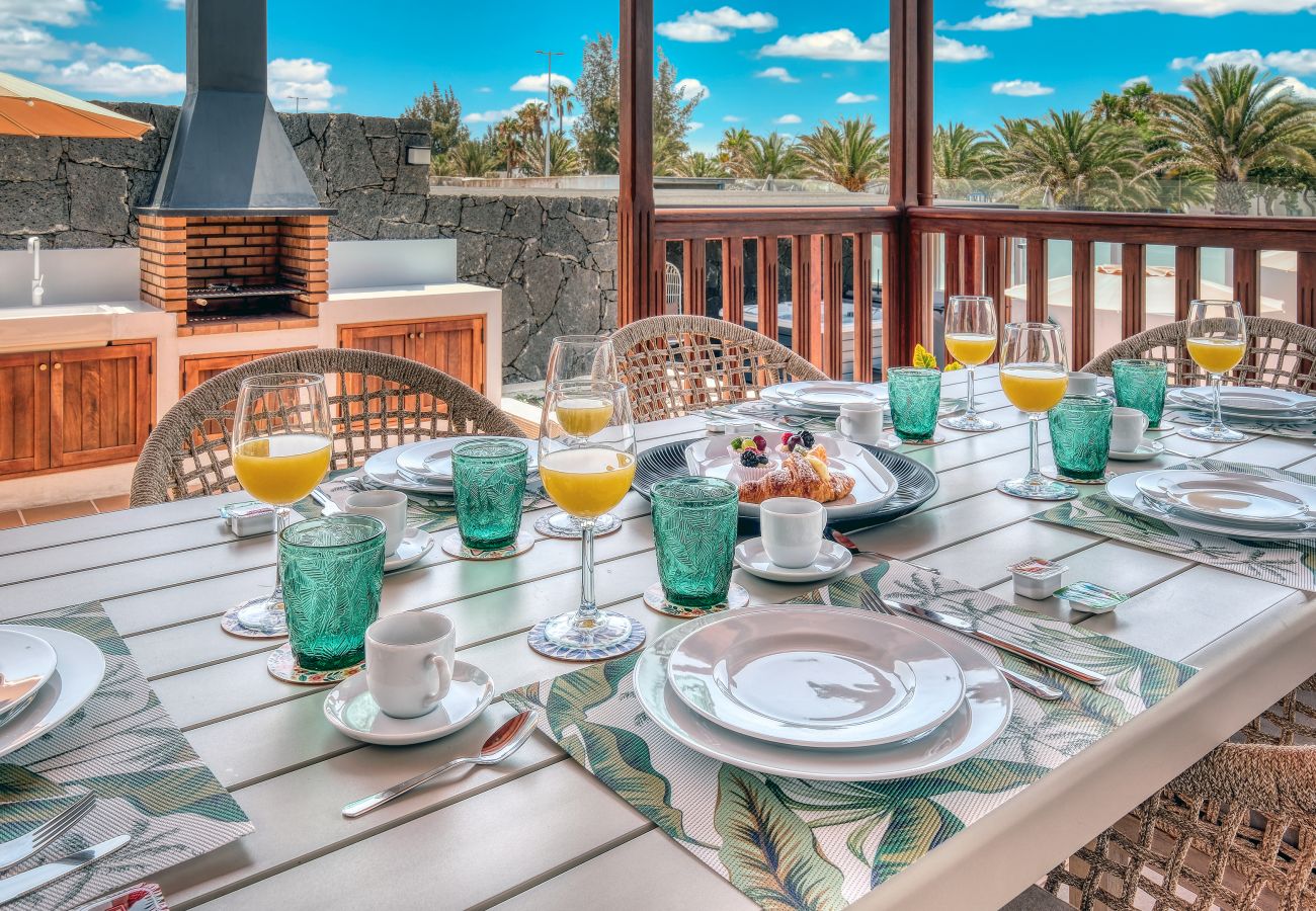Casa a Playa Blanca - Villa Los Yeyos • Ocean view • Pool • BBQ • Billar