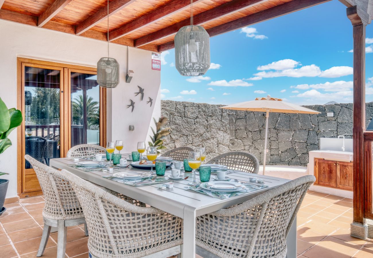 Casa a Playa Blanca - Villa Los Yeyos • Ocean view • Pool • BBQ • Billar