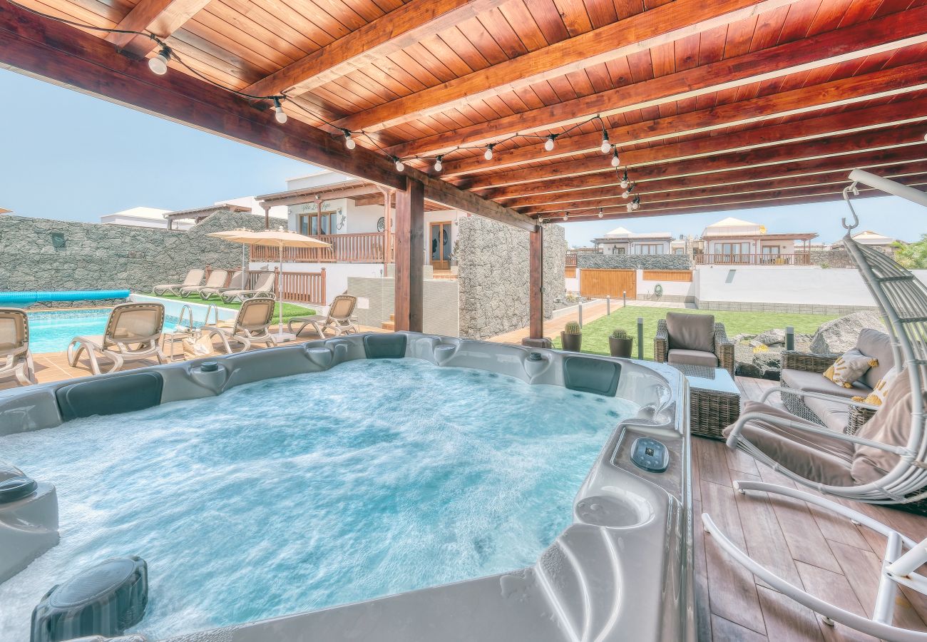 Casa a Playa Blanca - Villa Los Yeyos • Ocean view • Pool • BBQ • Billar