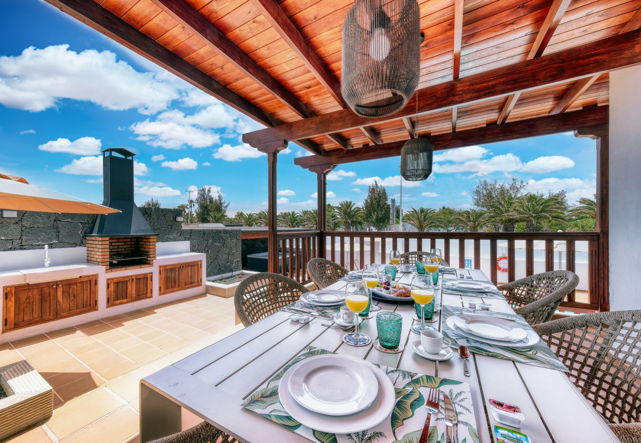 Casa a Playa Blanca - Villa Los Yeyos • Ocean view • Pool • BBQ • Billar