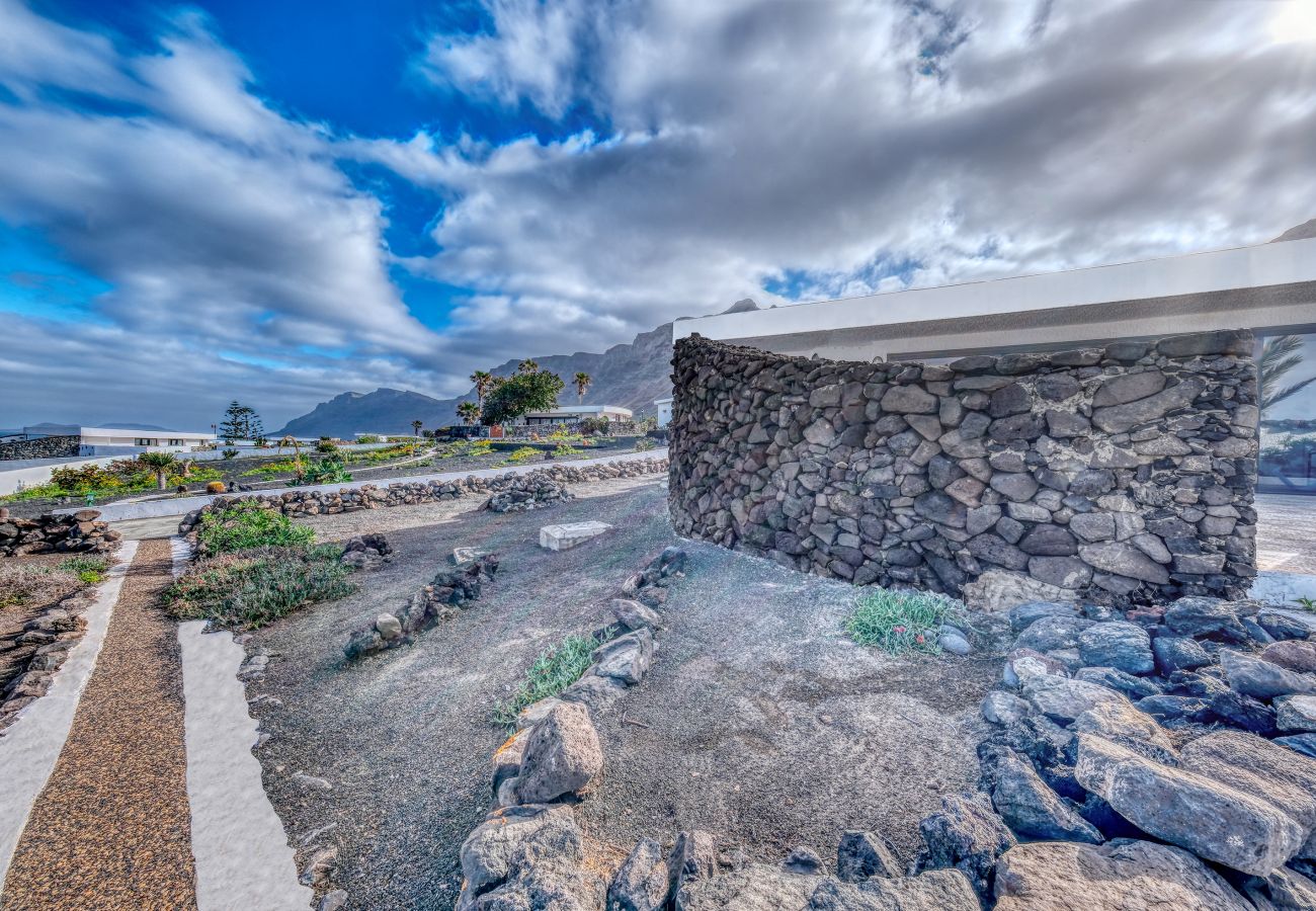 Casa a  Famara - Famara Mar 122 • Ocean views • Beach 2 min • LVH