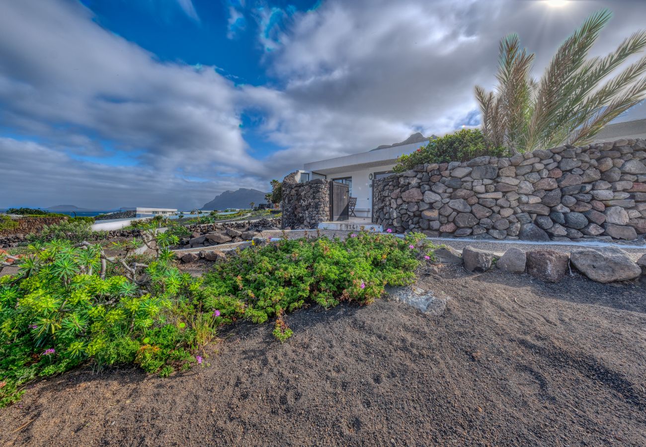 Casa a  Famara - Famara Mar 122 • Ocean views • Beach 2 min • LVH