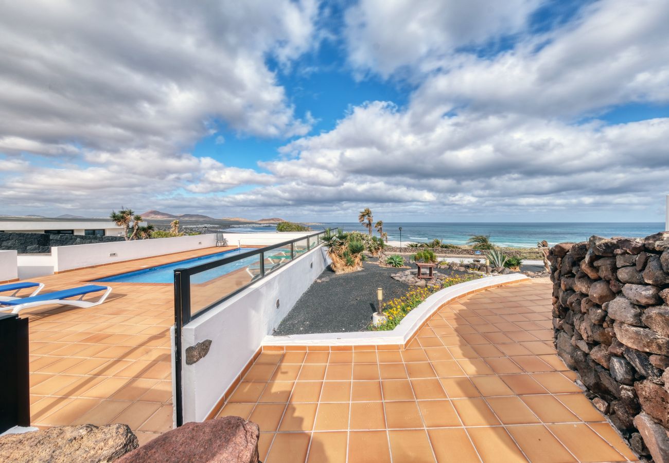 Casa a  Famara - Casa Buenavista 127 • Pool • Ocean views • Beach 2 min • LVH