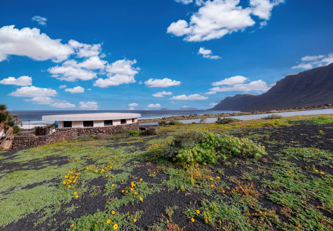 Casa a  Famara - Casa Buenavista 127 • Pool • Ocean views • Beach 2 min • LVH