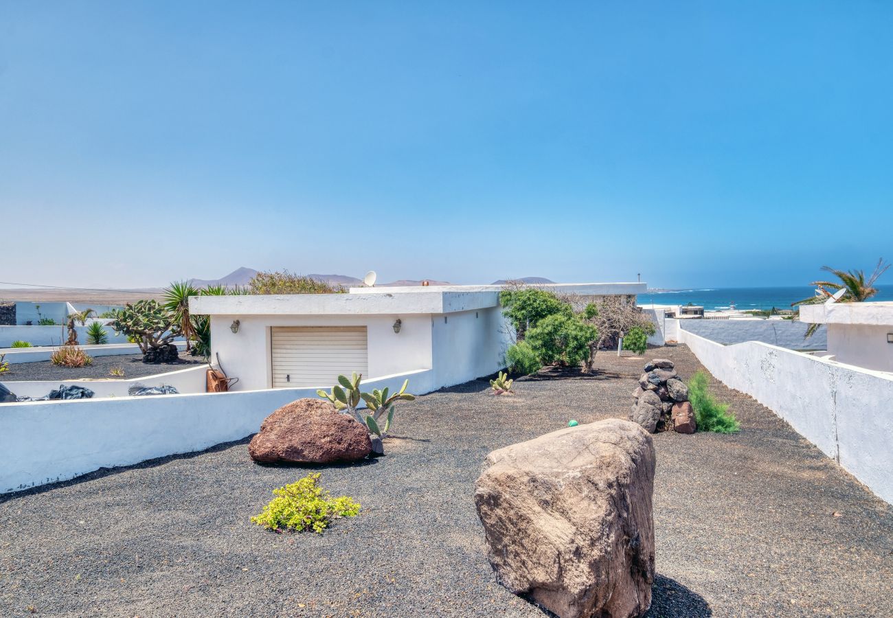 Casa a  Famara - Bungalow Famara 38- Olas del Risco