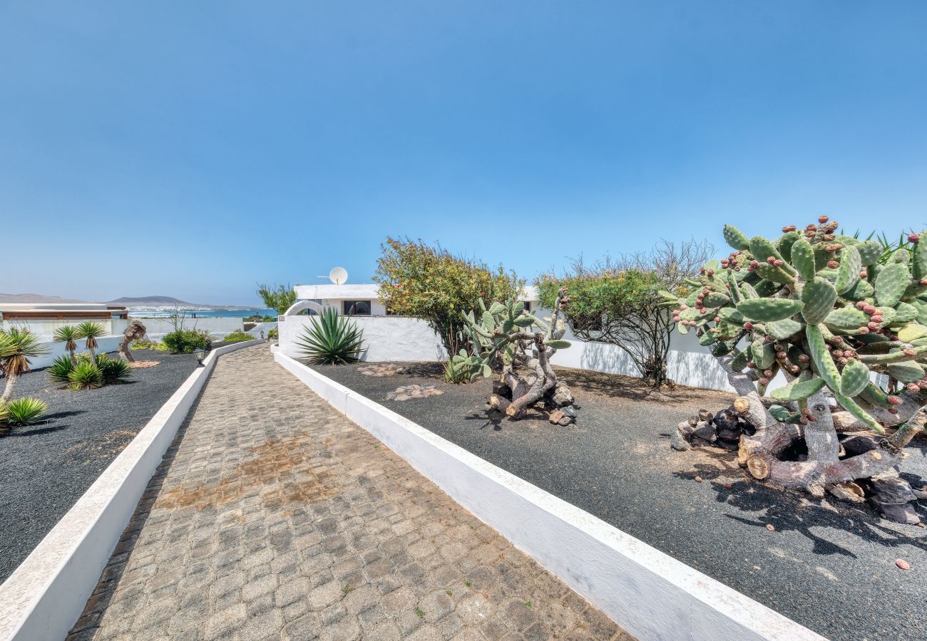 Casa a  Famara - Bungalow Famara 38- Olas del Risco