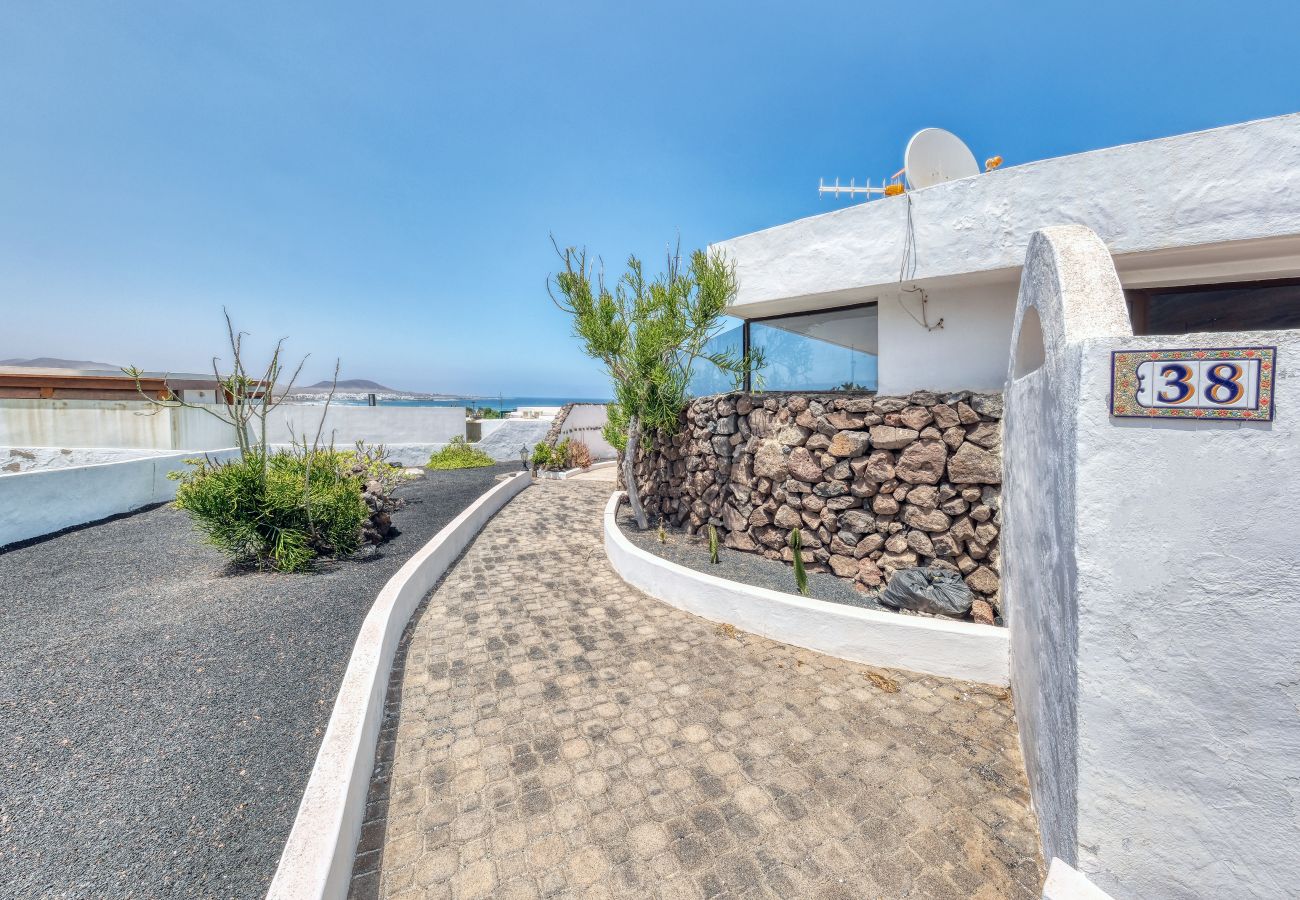 Casa a  Famara - Bungalow Famara 38- Olas del Risco