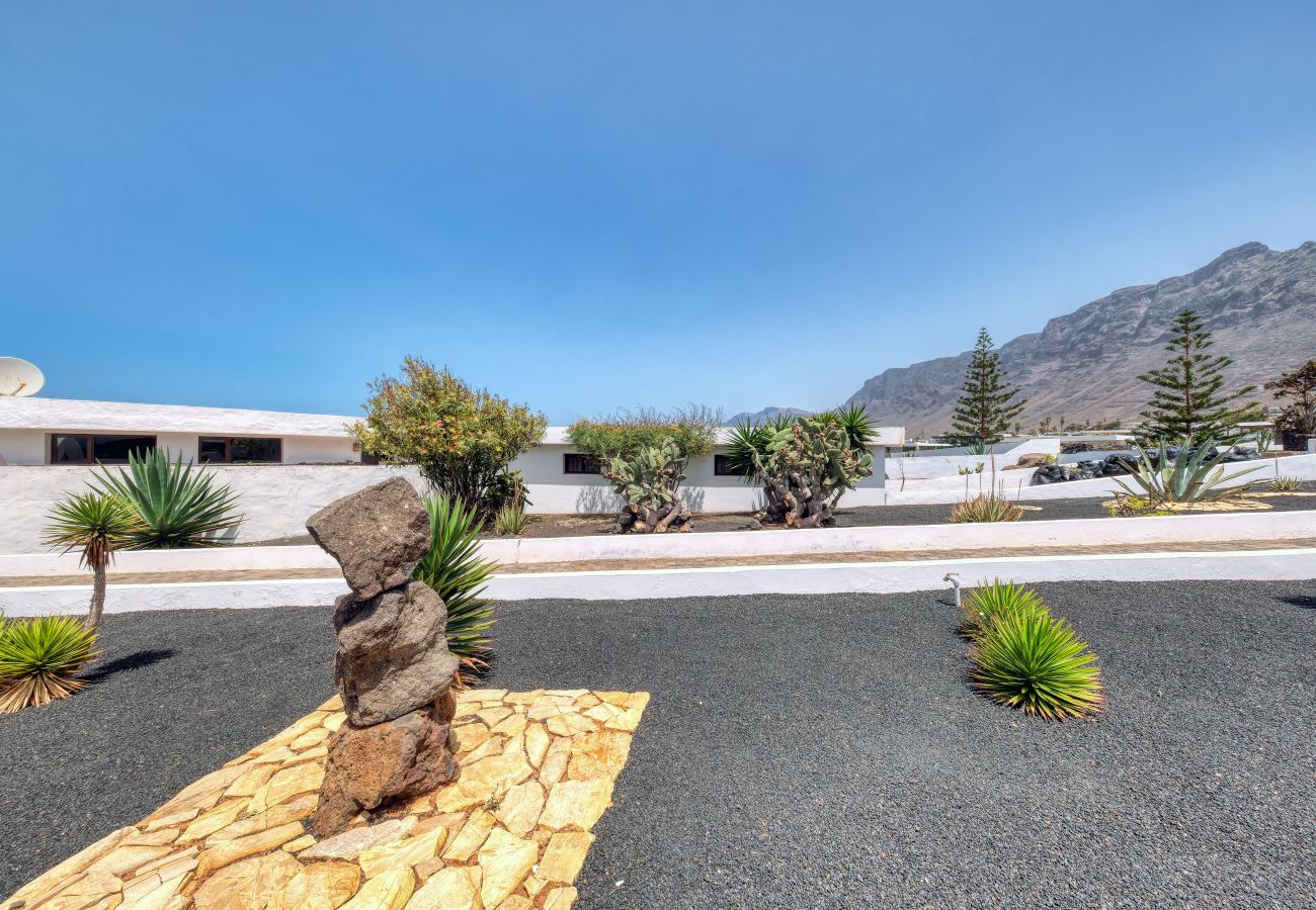 Casa a  Famara - Bungalow Famara 38- Olas del Risco