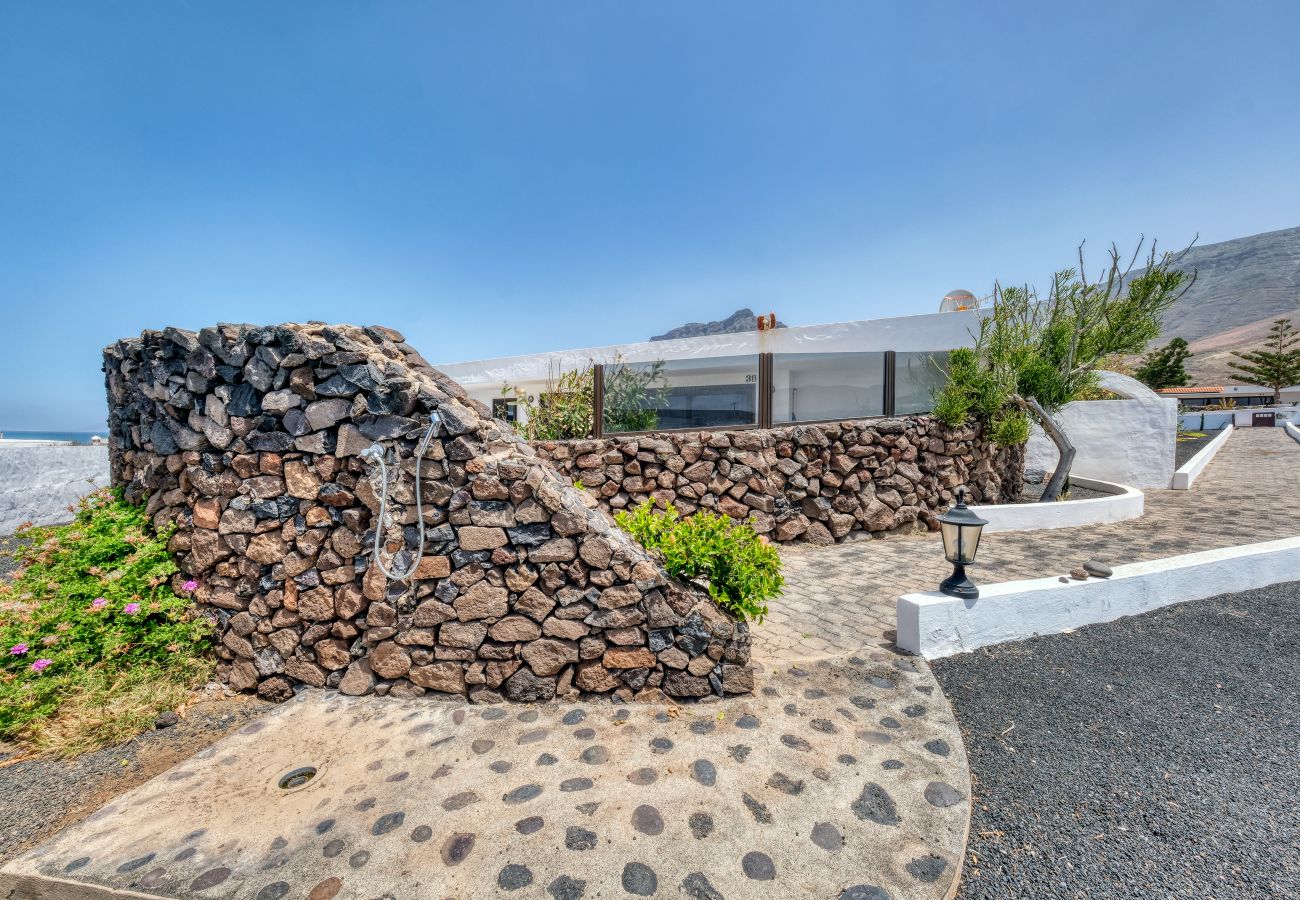 Casa a  Famara - Bungalow Famara 38- Olas del Risco