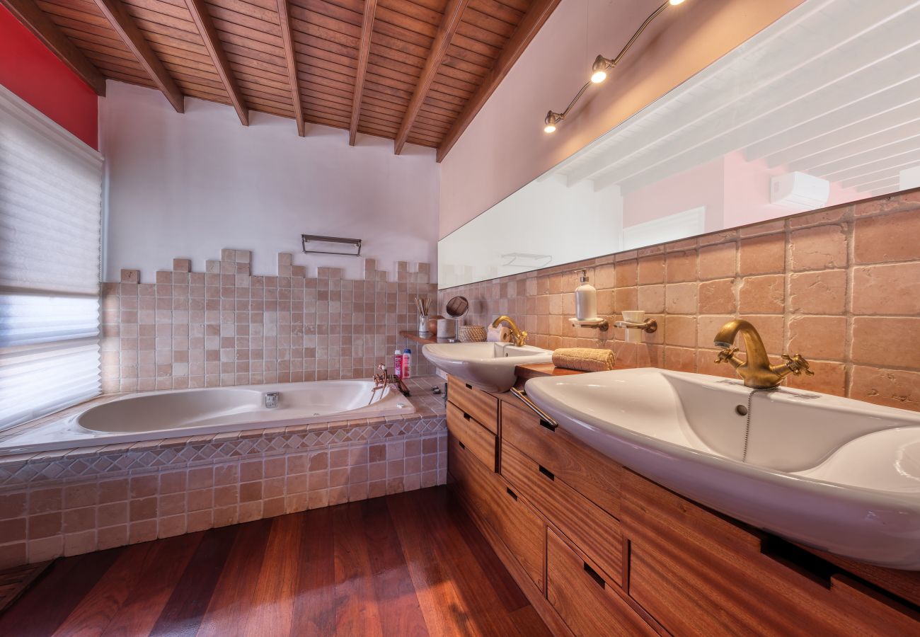 Villa a Nazaret - Villa El Erizo by Lanzarote Vacation Homes