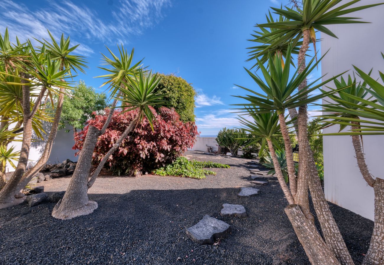 Villa a Nazaret - Villa El Erizo by Lanzarote Vacation Homes