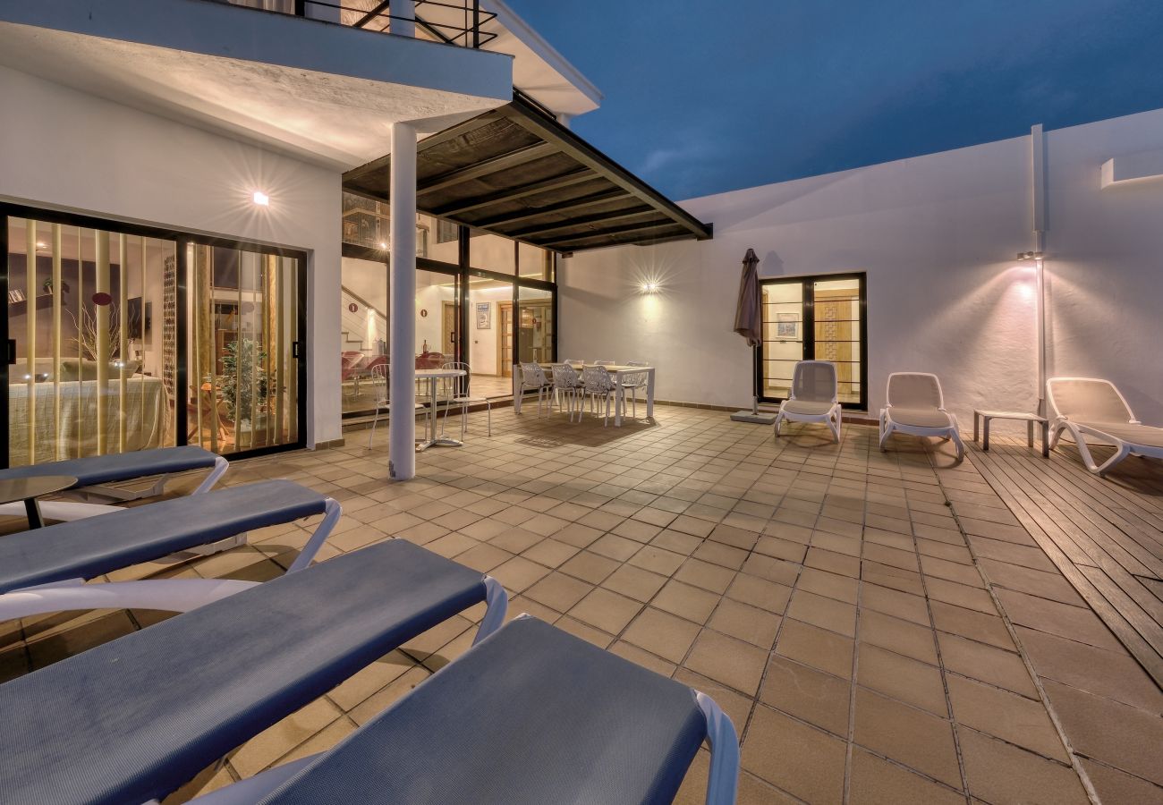 Villa a Nazaret - Villa El Erizo by Lanzarote Vacation Homes