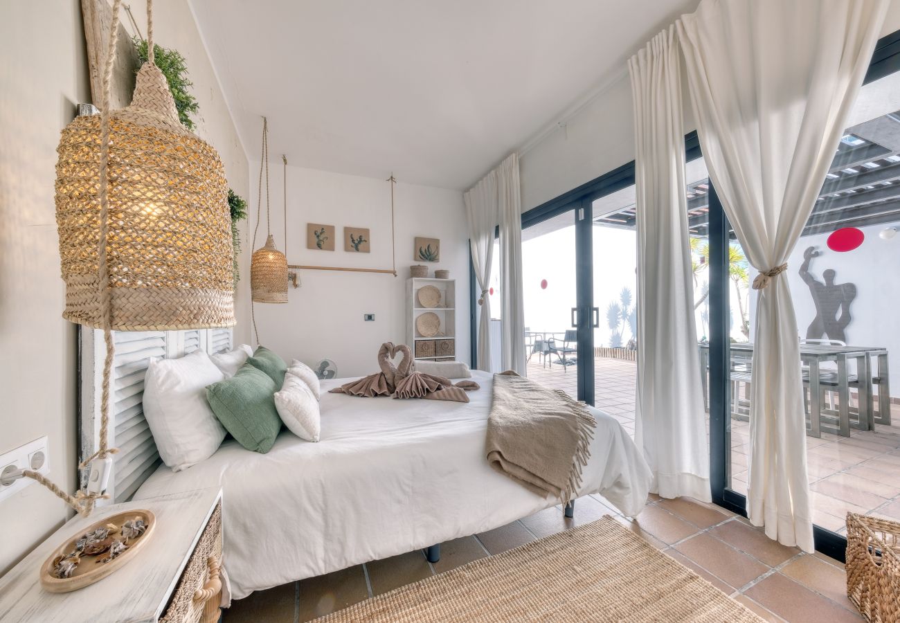 Villa a Nazaret - Villa El Erizo by Lanzarote Vacation Homes