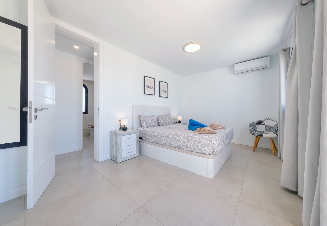Casa a Playa Blanca - Casa Malvasía • Pool • 900M from the beach • LVH