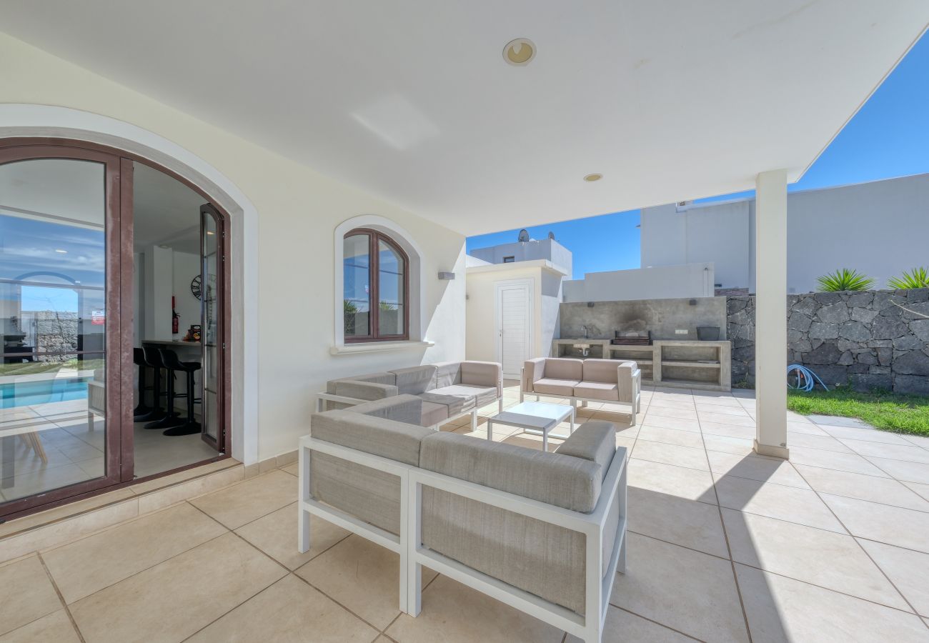 Casa a Playa Blanca - Casa Malvasía • Pool • 900M from the beach • LVH