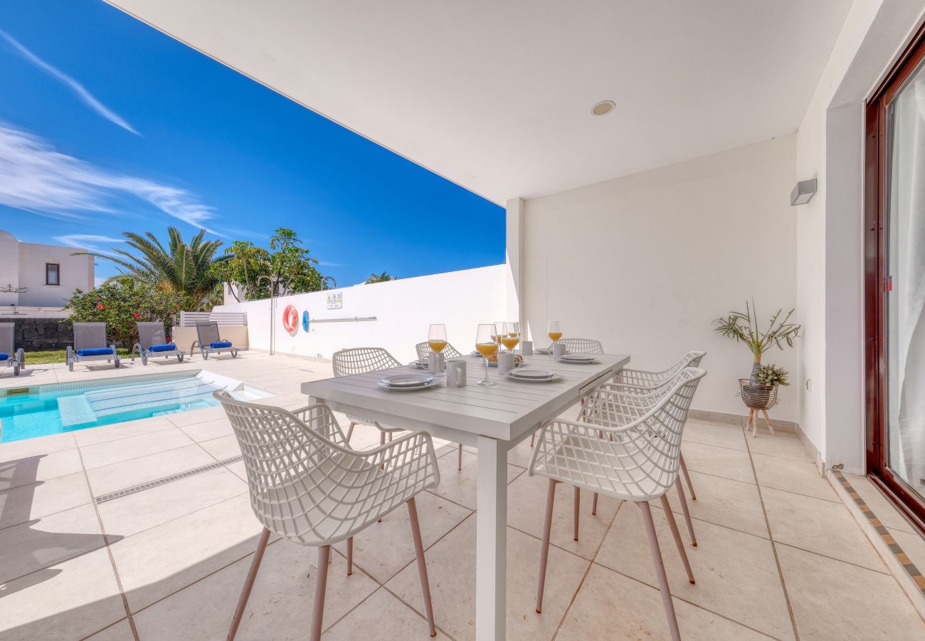 Casa a Playa Blanca - Casa Malvasía • Pool • 900M from the beach • LVH