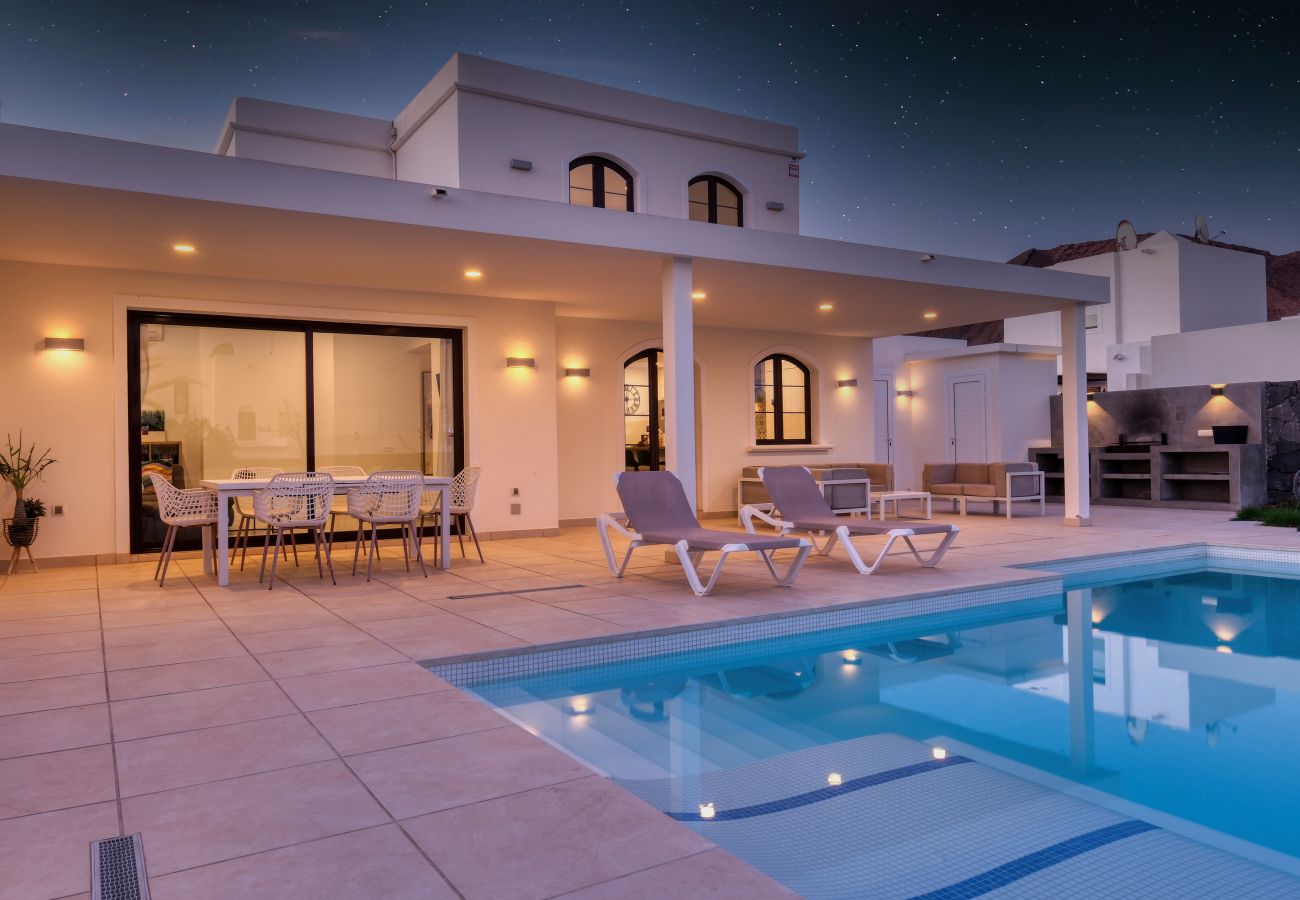 Casa a Playa Blanca - Casa Malvasía • Pool • 900M from the beach • LVH