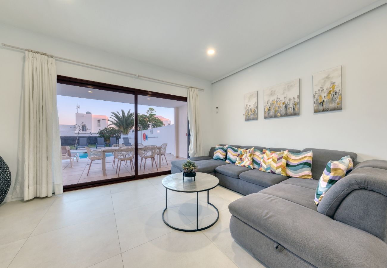 Casa a Playa Blanca - Casa Malvasía • Pool • 900M from the beach • LVH