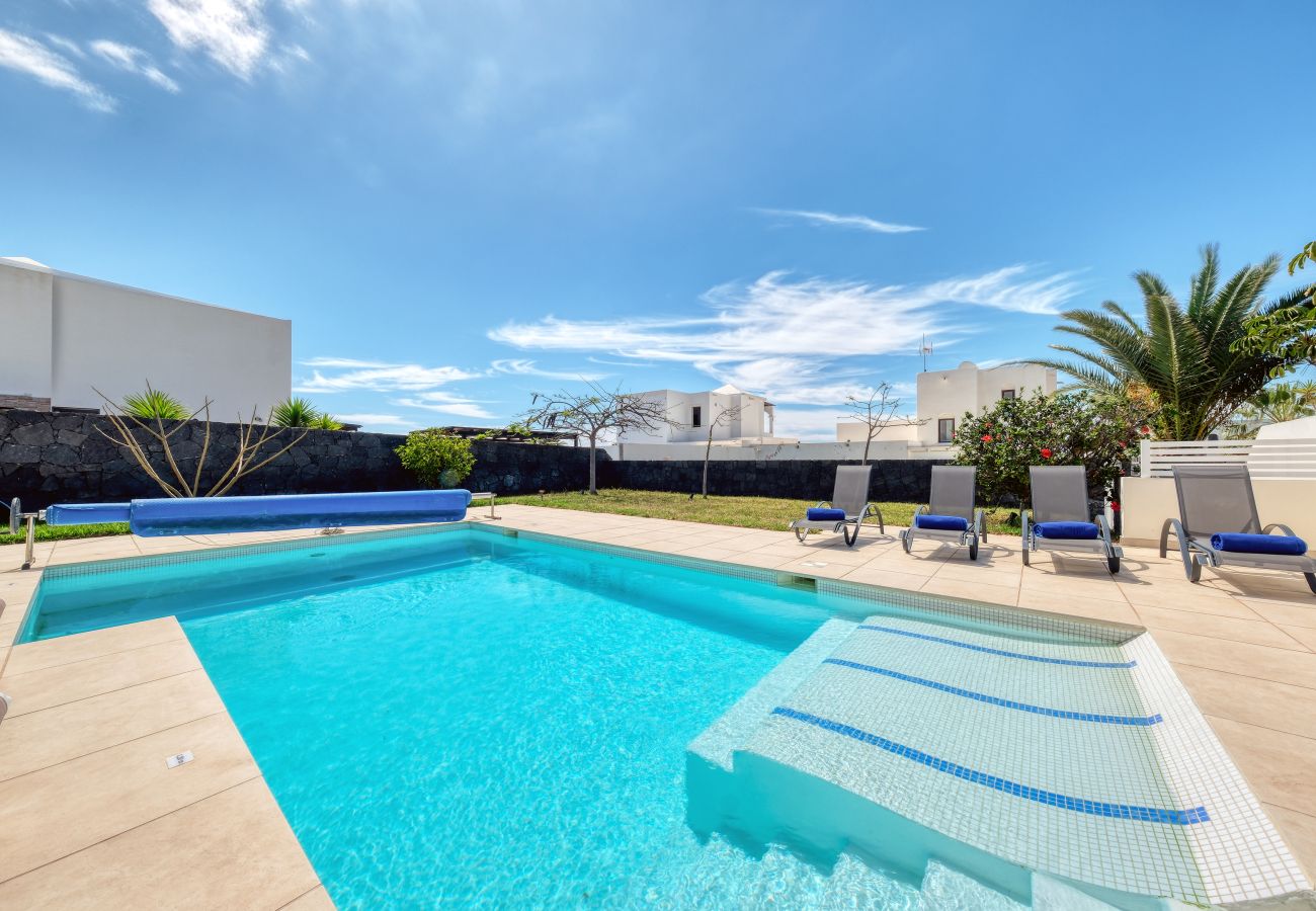 Casa a Playa Blanca - Casa Malvasía • Pool • 900M from the beach • LVH