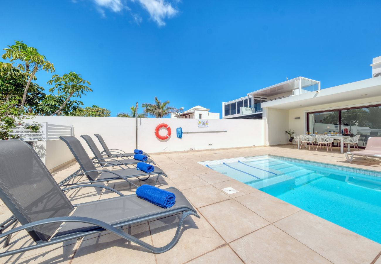 Casa a Playa Blanca - Casa Malvasía • Pool • 900M from the beach • LVH