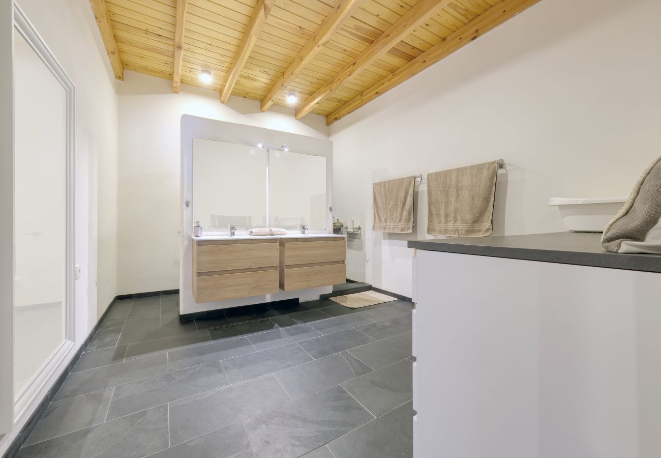 Casa a Costa Teguise - Chalet Emily - Alpine Chic• Jacuzzi • BBQ 