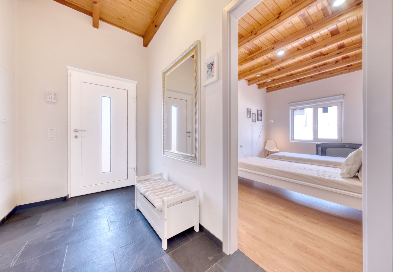 Casa a Costa Teguise - Chalet Emily - Alpine Chic• Jacuzzi • BBQ 