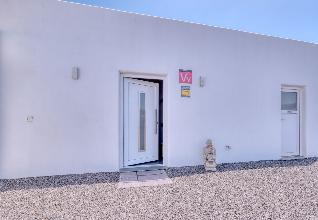 Casa a Costa Teguise - Chalet Emily - Alpine Chic• Jacuzzi • BBQ 