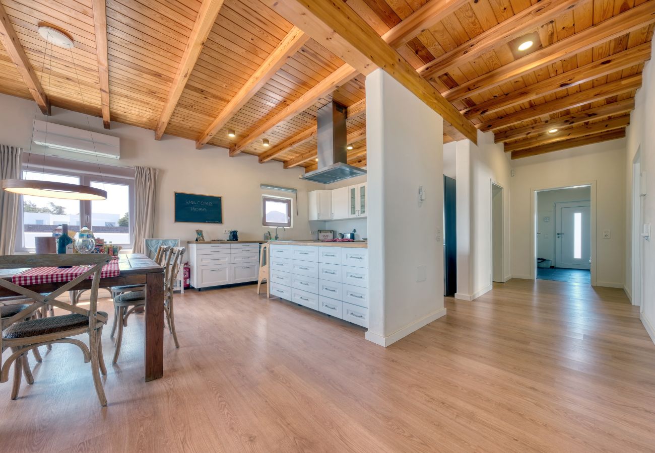 Casa a Costa Teguise - Chalet Emily - Alpine Chic• Jacuzzi • BBQ 