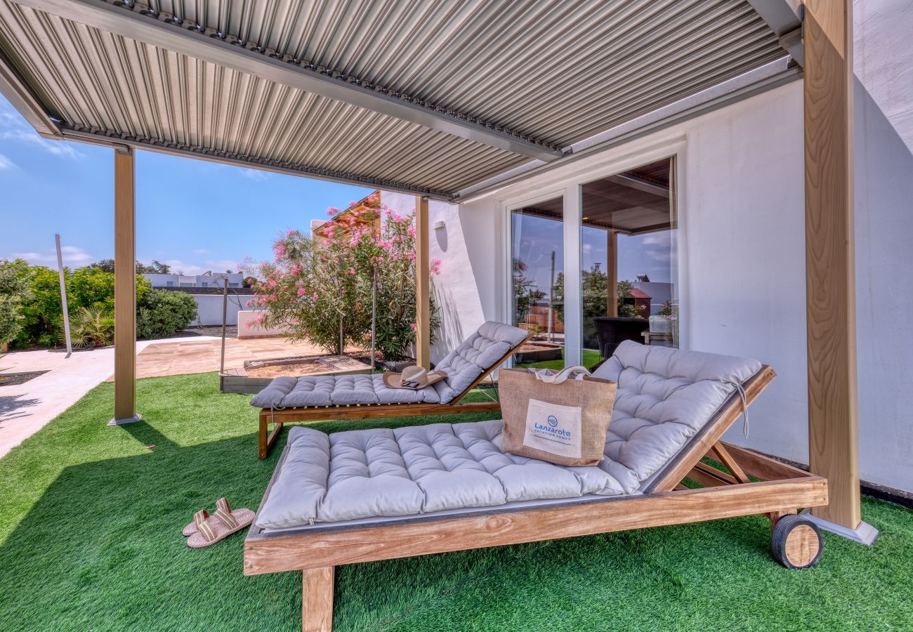 Casa a Costa Teguise - Chalet Emily - Alpine Chic• Jacuzzi • BBQ 