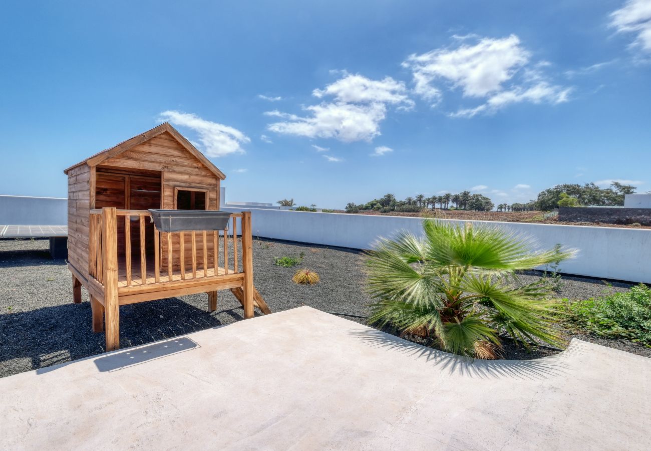 Casa a Costa Teguise - Chalet Emily - Alpine Chic• Jacuzzi • BBQ 