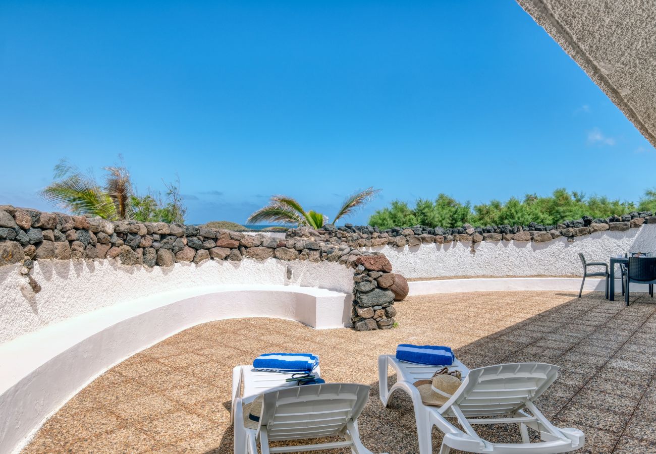 Casa a  Famara - First Line of the Sea • Ocean views • Beach 1 min