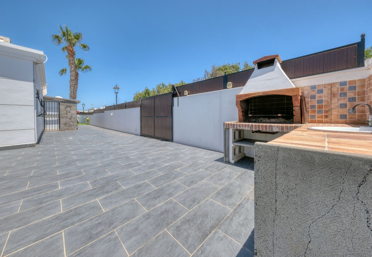 Casa a Puerto del Carmen - Villa Leona • Heated pool• BBQ
